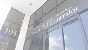 Auditoría revela débitos no autorizados y pagos pendientes en el Departamento de la Familia