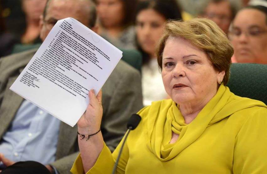 Reclama a la Legislatura aprobación de aumentos para el magisterio y no para charters