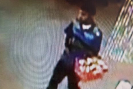 Sujeto asalta farmacia CVS a punta de cuchillo