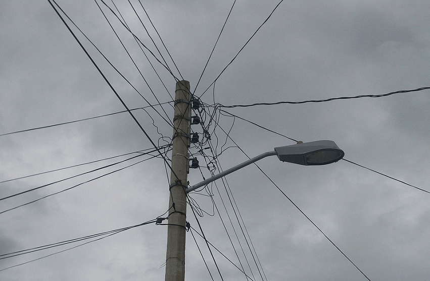 Apagón deja a sobre 60,000 clientes sin luz
