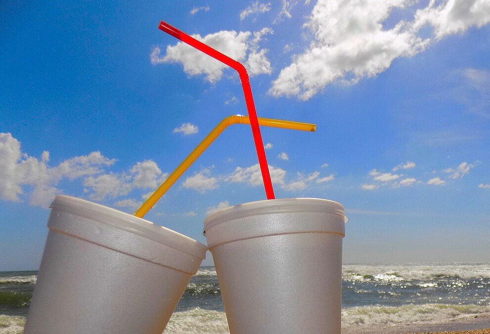 Gobierno busca prohibir los sorbetos en la Isla