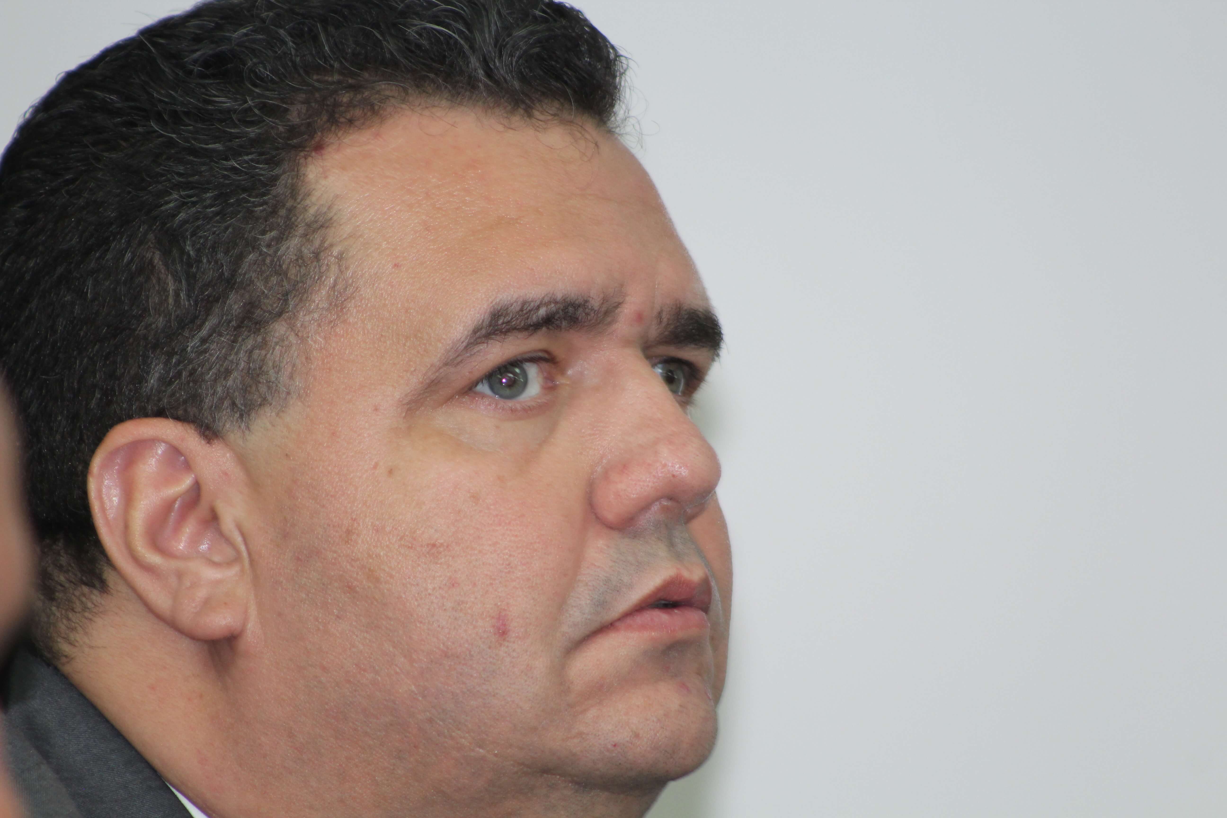 Rosselló le quita algunas  funciones al secretario del DTOP