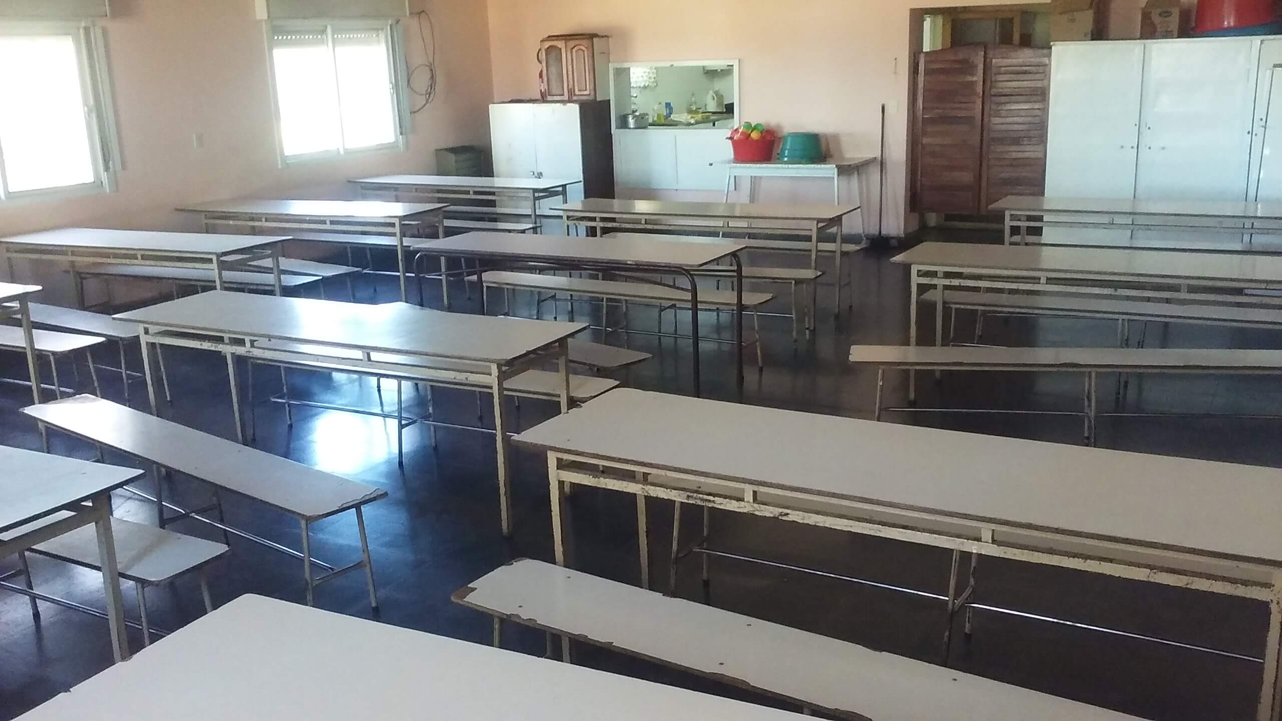 Comedores escolares solo servirá comida enlatada esta semana