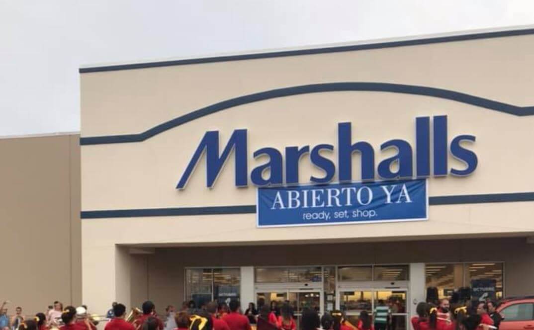 Le roban el catalítico frente a tienda Marshalls