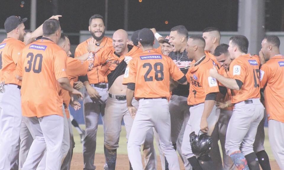 Siguen con paso firme Titanes y Sultanes