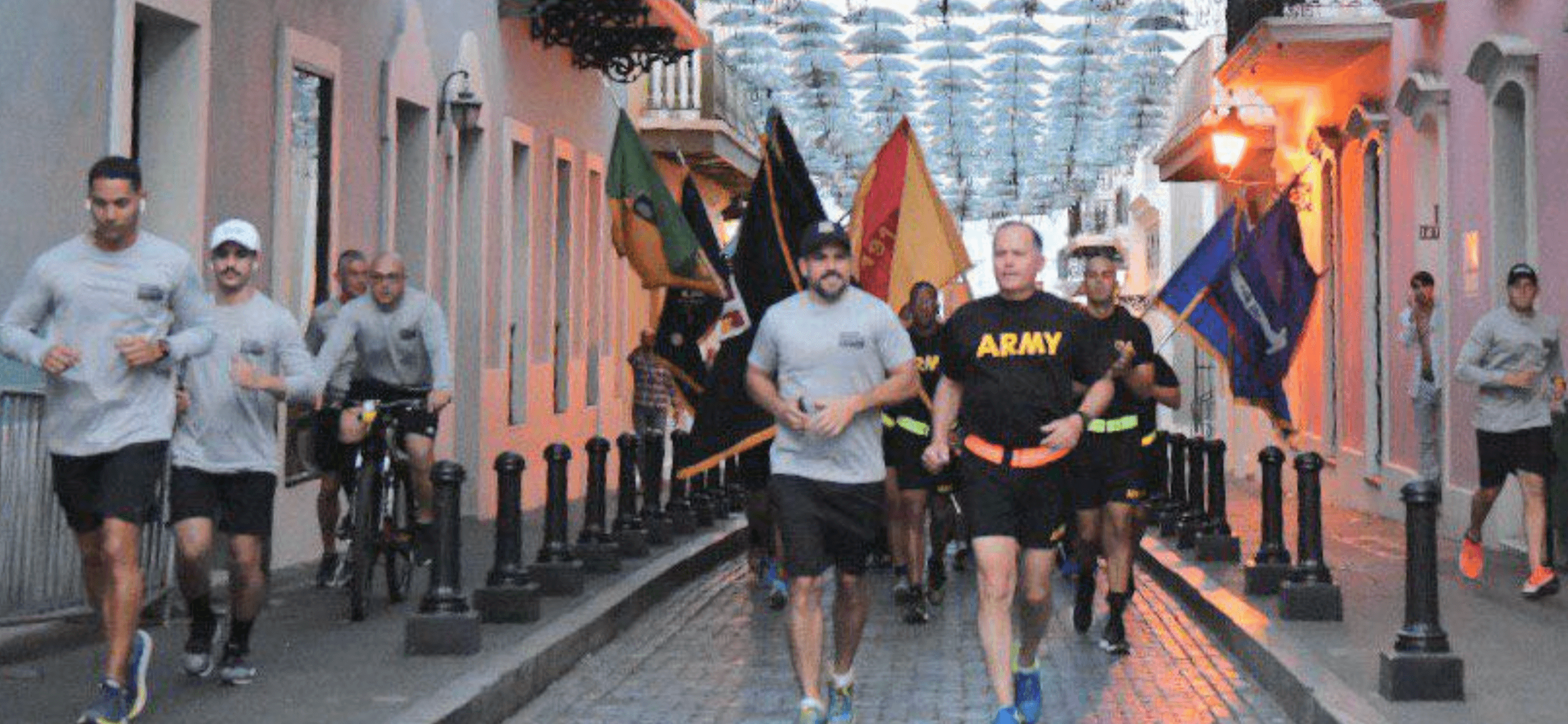 Gobernador corre junto a miembros de la Guardia Nacional