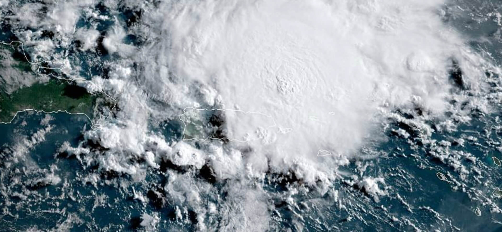 Onda Tropical genera fuerte lluvia sobre Puerto Rico