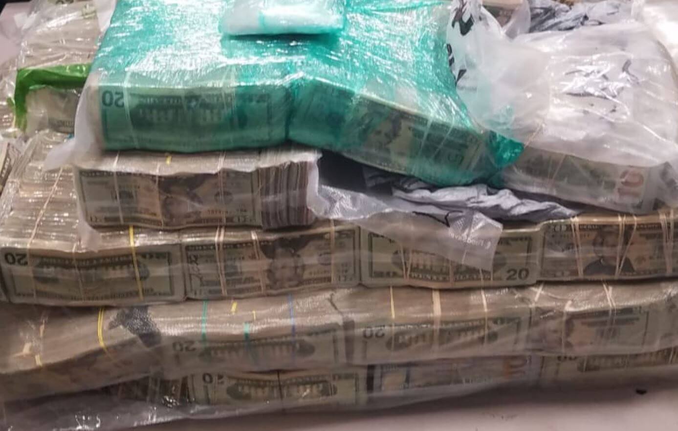 Federales hallan .7 millones de dólares en bote abandonado en costa de Fajardo