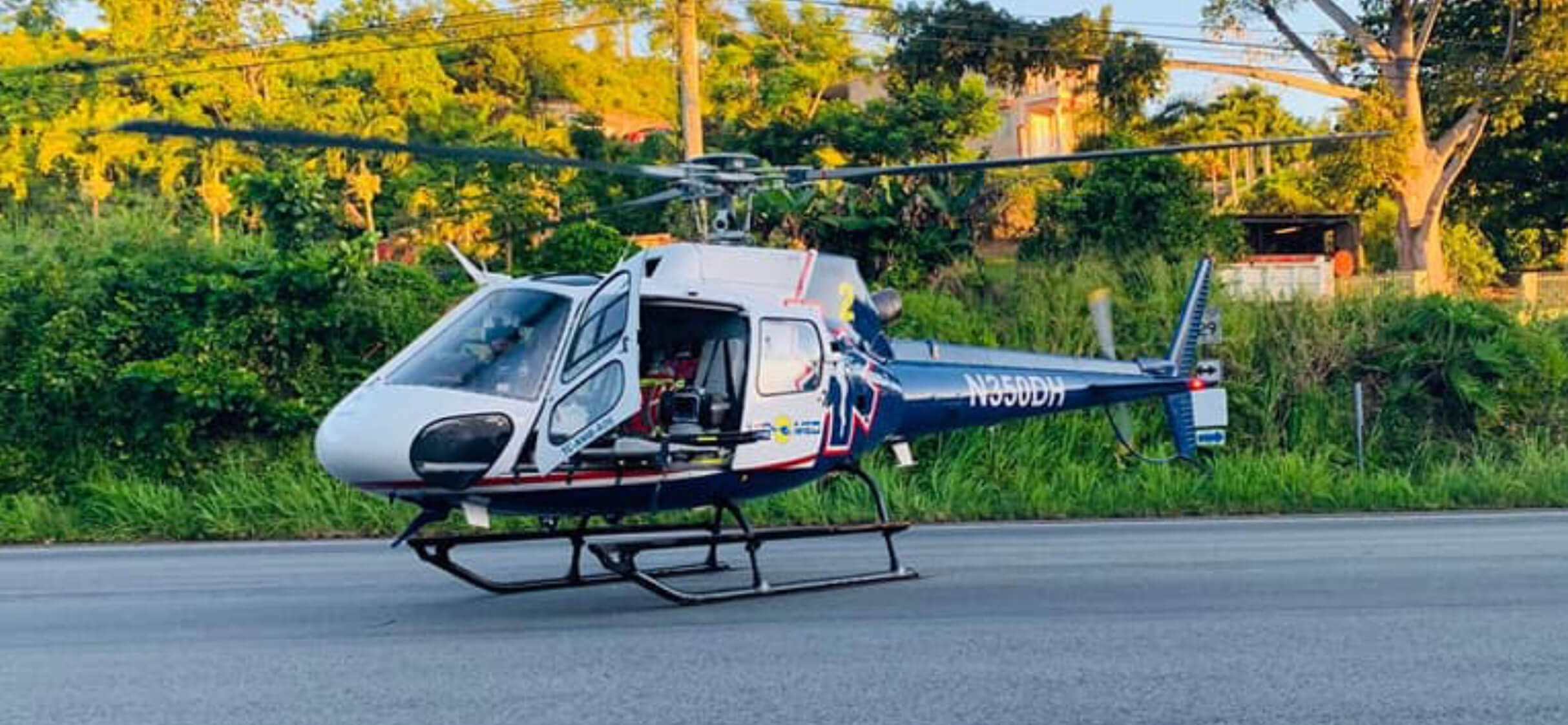 Mujer con golpe en la cabeza tras caer de un carro de golf