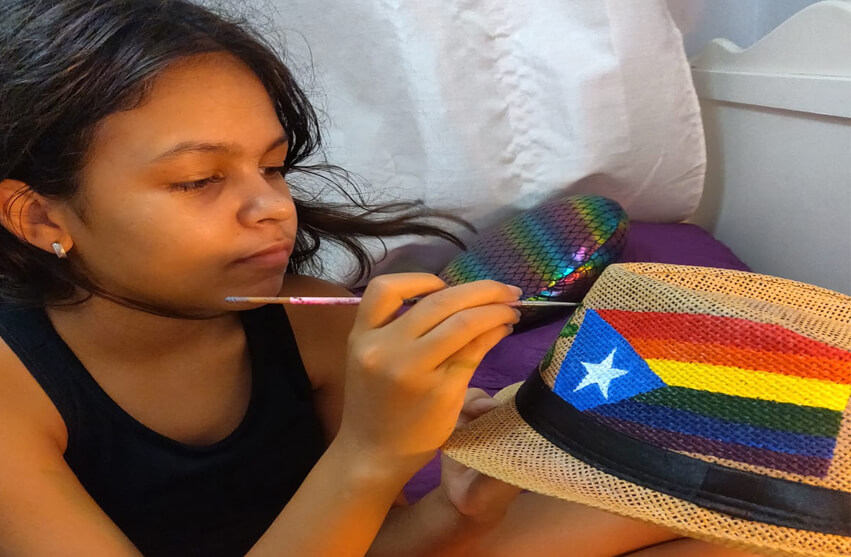 Niña de 13 años se motivó a pintar sombreros tras las protestas