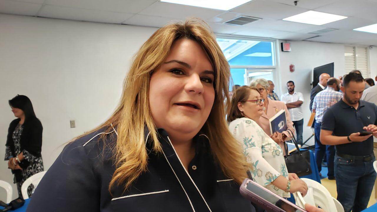 Jenniffer González visita el Banco de Alimentos