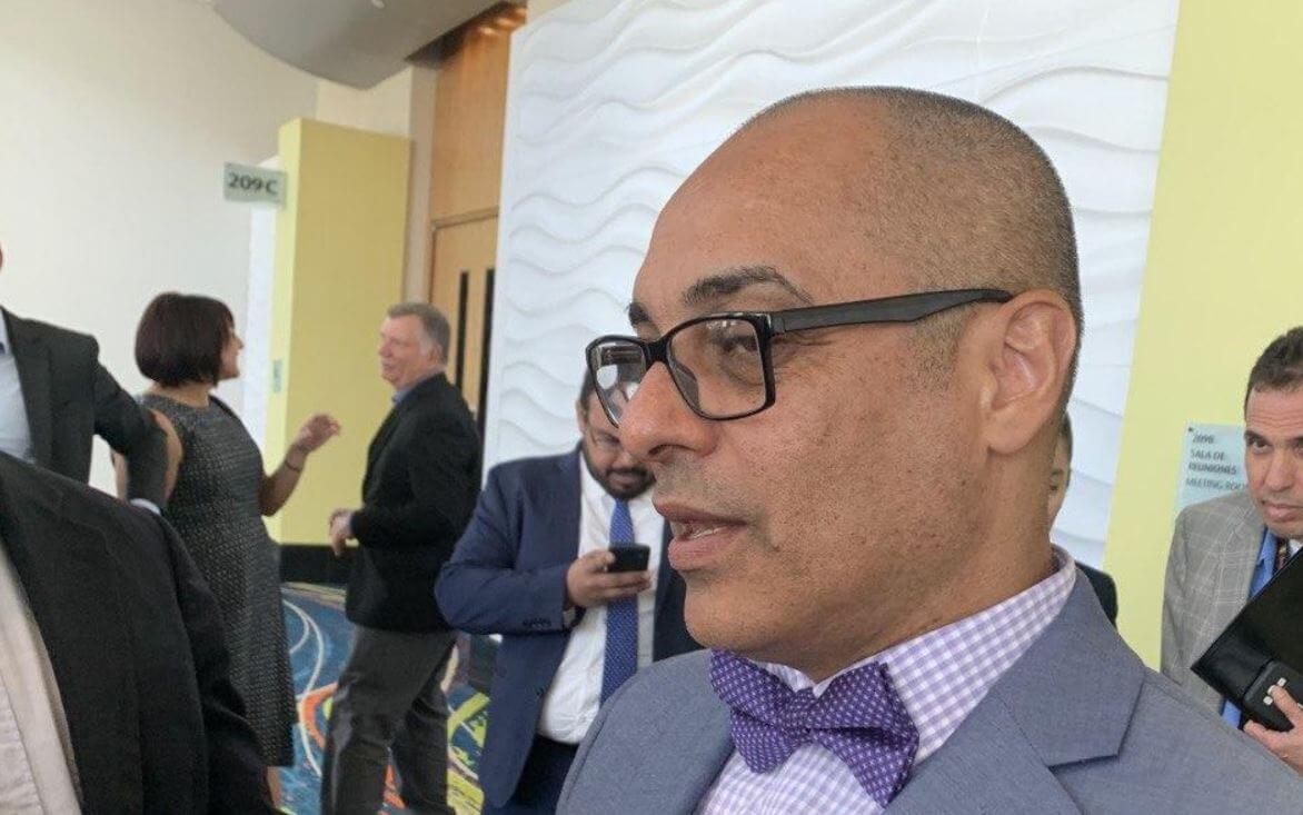 Estudiantes de escuela pública recibirán alimentos por correo