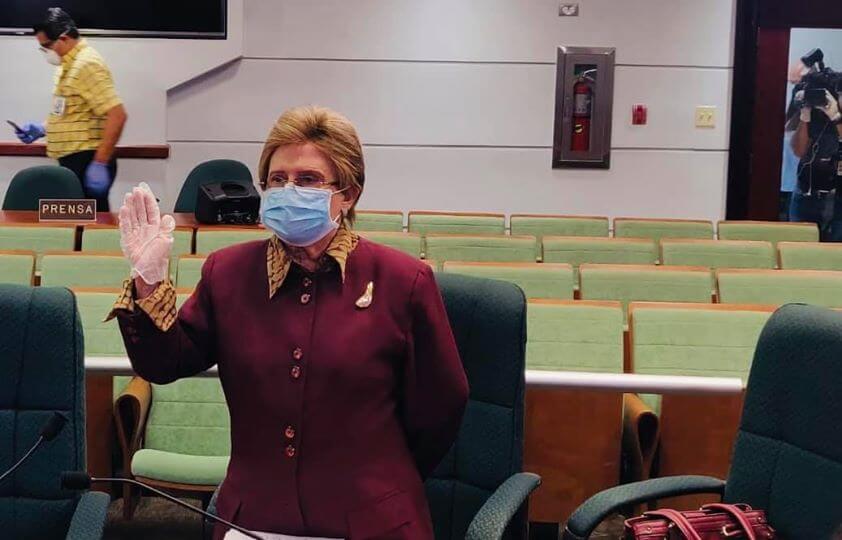 Quiñones de Longo señala quién le pidió que firmara órdenes de compra pero la gobernadora lo rechaza