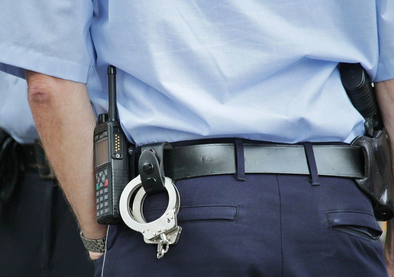 Cuatro arrestados tras incidente en que fue herida de bala una mujer