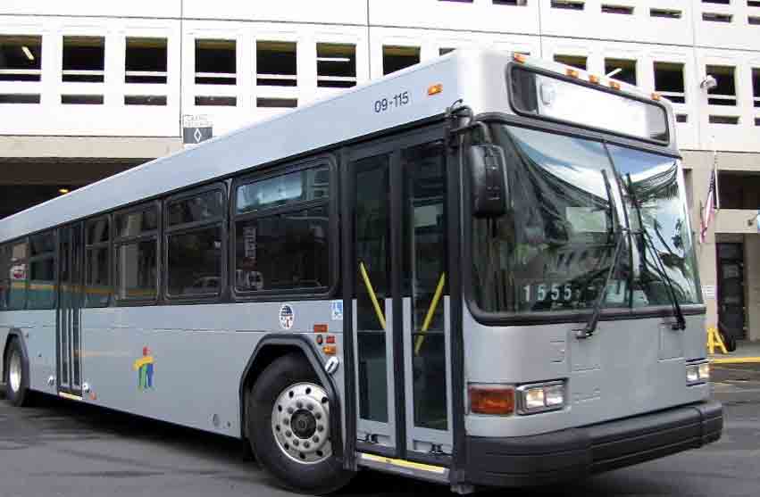 Asaltan mujer dentro de guagua de la AMA
