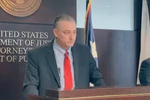 Se declara culpable asistente médico que fingió ser doctor en Puerto Rico