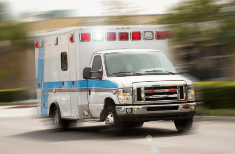 Persona es atropellada por auto frente a gasolinera