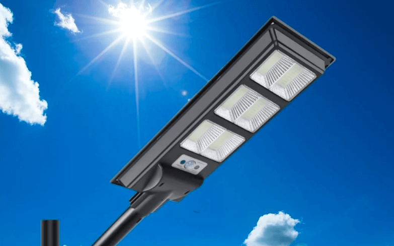 Entran a su casa y le roban todos los focos solares