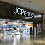 Arrestan mujer que entró a robar ropa en tienda JCPenney