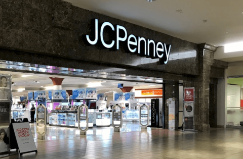 Arrestan mujer que entró a robar ropa en tienda JCPenney