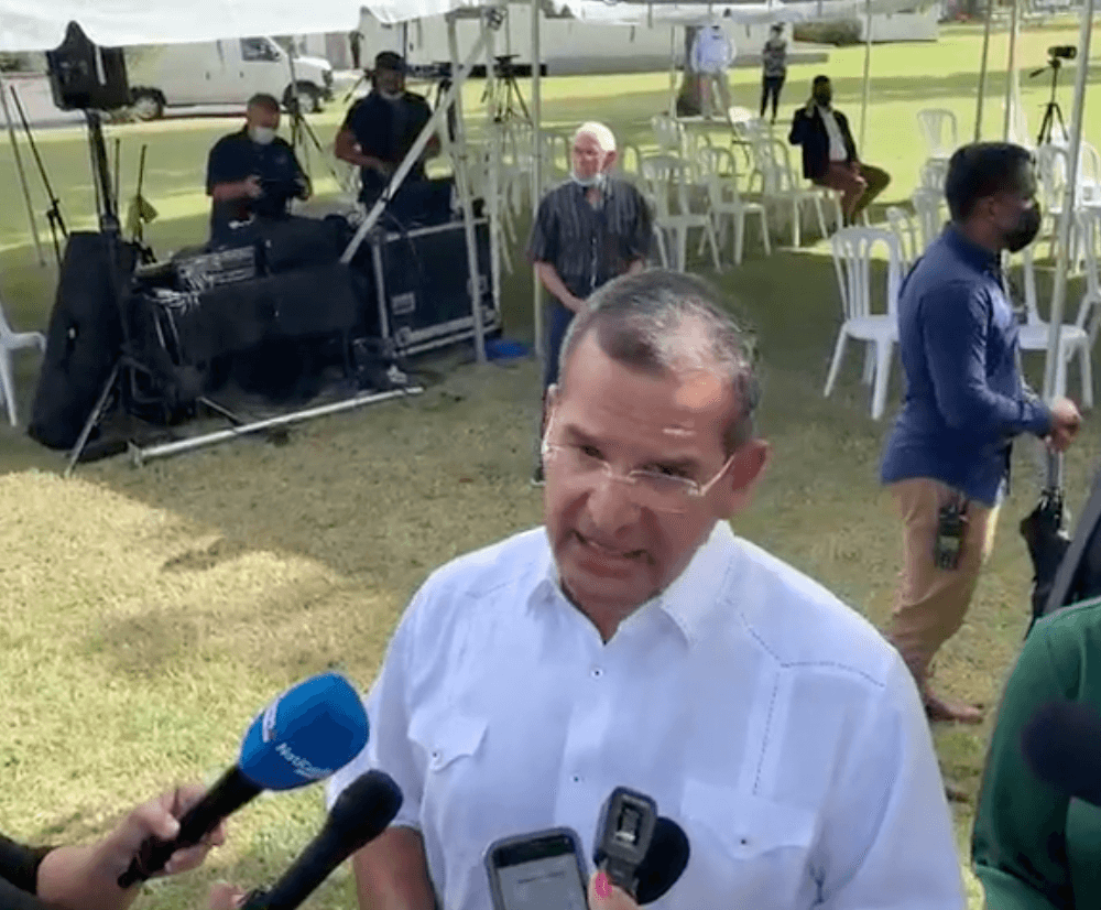 Gobernador reitera que niños no vacunados no tendrán derecho a clases presenciales