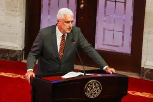 Remueven a la senadora Roxana Soto Aguilú de la Comisión de lo Jurídico