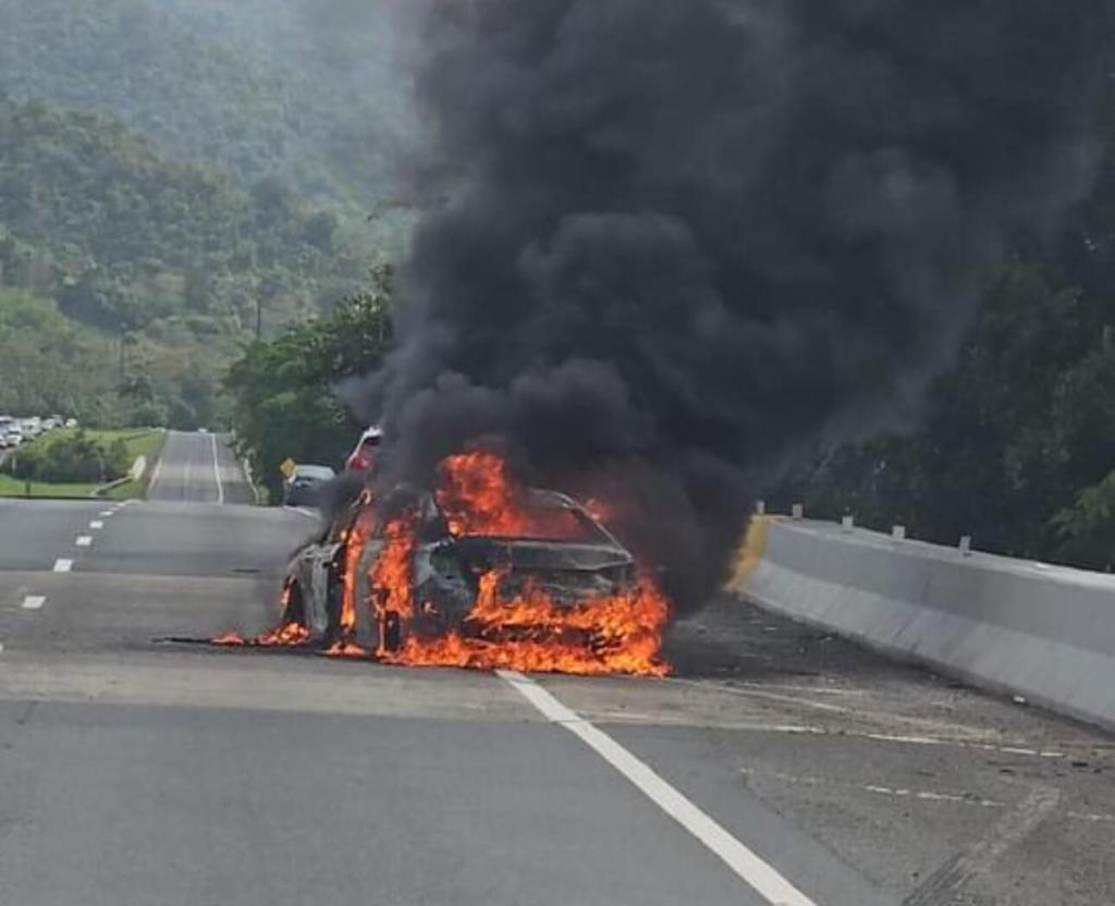 Se reporta tiroteo de carro a carro en pleno expreso