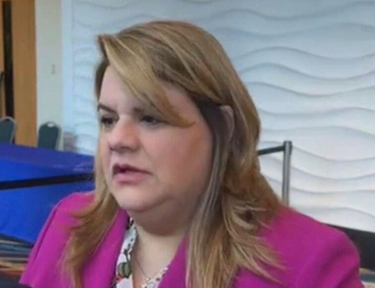 Gobernadora firma ley para permitir disposición digna de restos fetales antes de 20 semanas