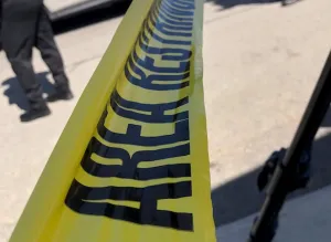 Autoridades investigan doble asesinato
