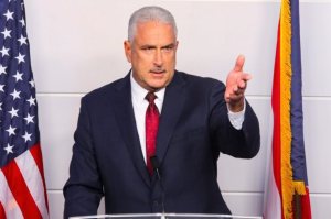 Rivera Schatz advierte costo político por extensión de investigación contra secretaria de la Vivienda