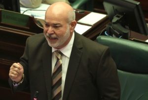 Presidente de la Cámara ordena identificar 18 millones de dólares que sustituyan eliminación de exención a placas solares