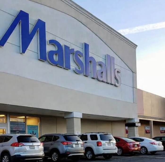 Empleada de Marshalls es agredida por mujer que robó mercancía en la tienda