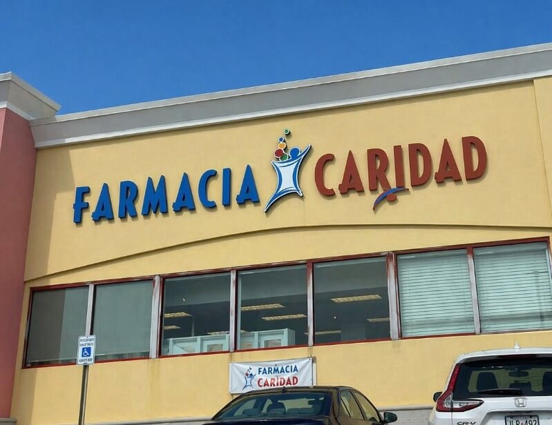 Arrestan hombre por robar dos veces en Farmacia Caridad