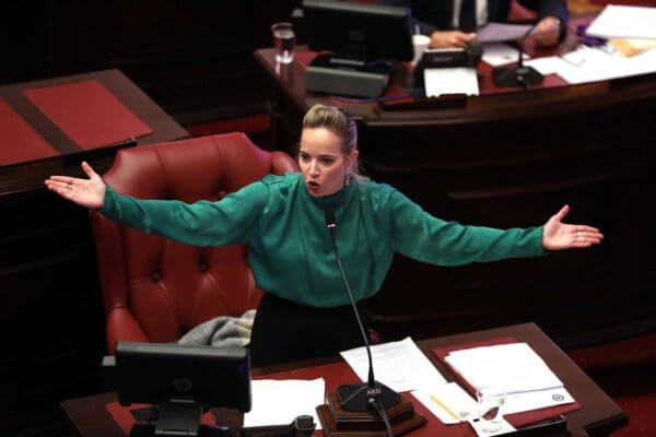 Senadoras radican proyecto para crear el Fondo de Estabilización del Sistema Eléctrico