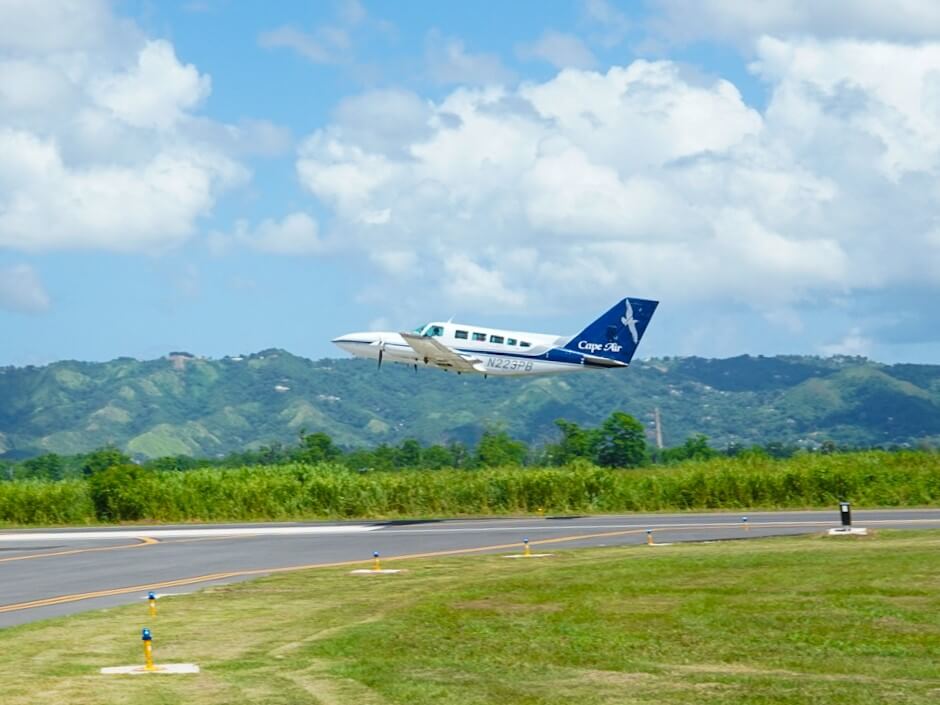 Gobernador inaugura pista de aterrizaje en aeropuerto de Mayagüez