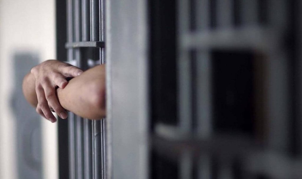 Hallan confinado muerto en cárcel Las Cucharas