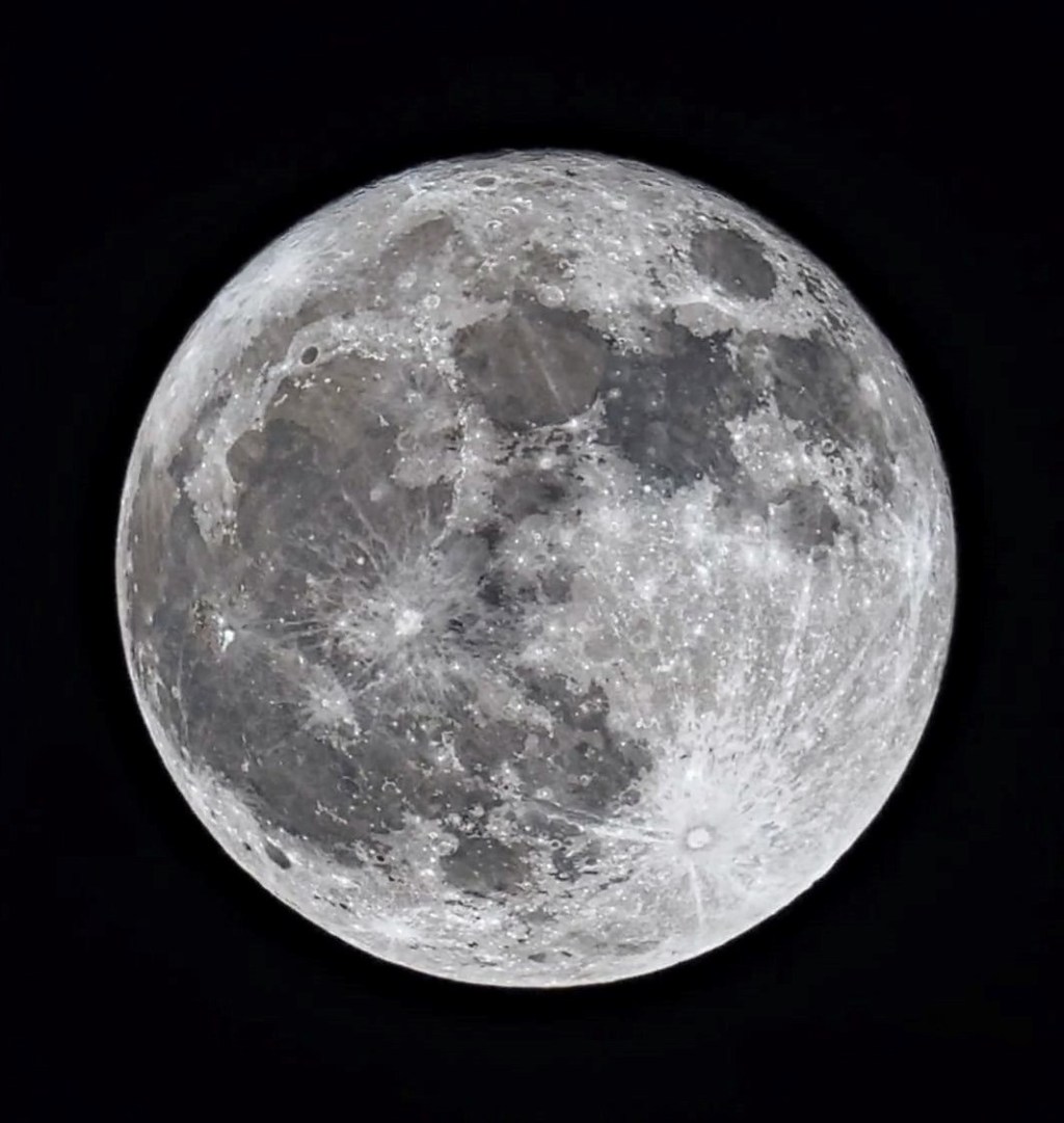 Lluvia de meteoros, Súper Luna llena y perihelio coinciden este sábado