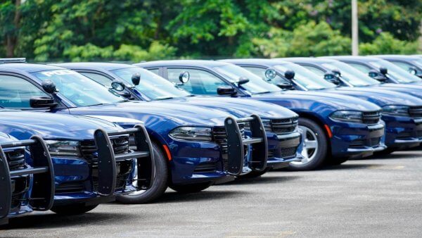 Roban 3 catalíticos de vehículos estacionados en el cuartel de la policía