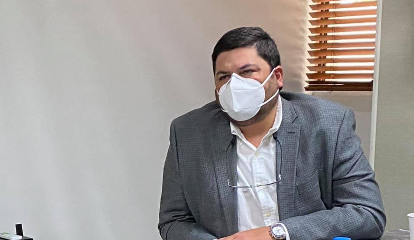 No se van a cerrar las escuelas, dice secretario de Salud