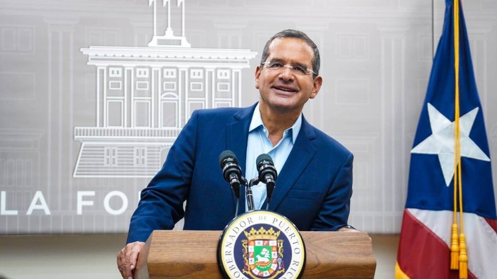 Gobernador anuncia aumento de salario a empleados públicos